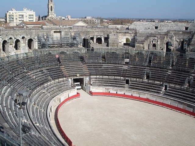 Taxi Nîmes Arènes